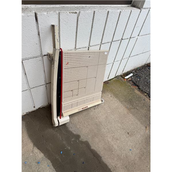 Paper cutter cutting board