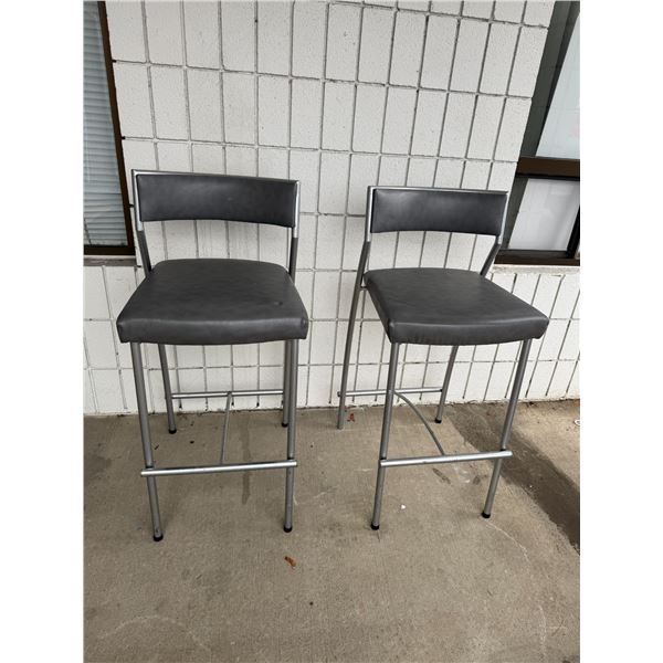 Pair of tools, 28 1/2 inches to seat