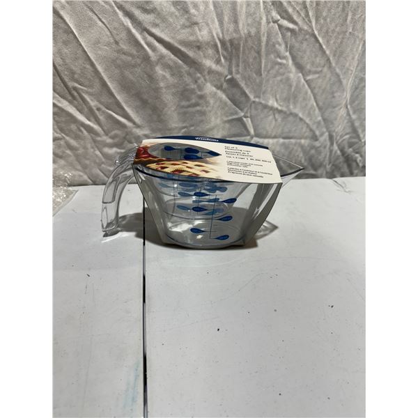 Trudeau new set of three measuring cups