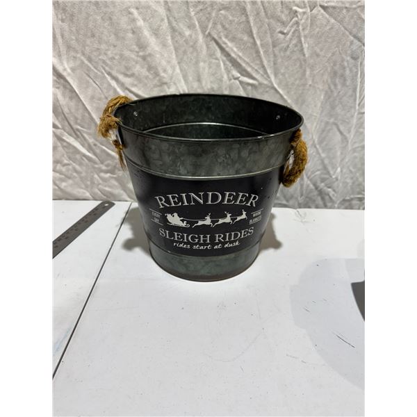 Reindeer sleigh rides buckets