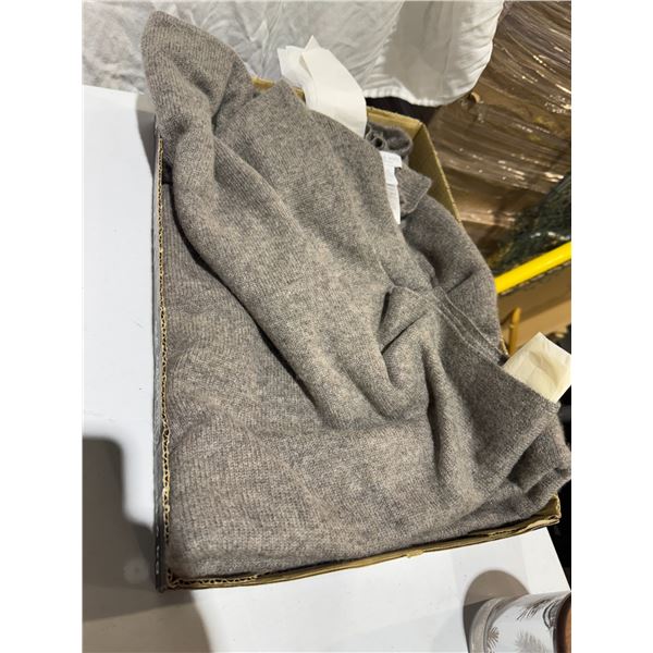 DEANE &  white pure , cashmere scarf