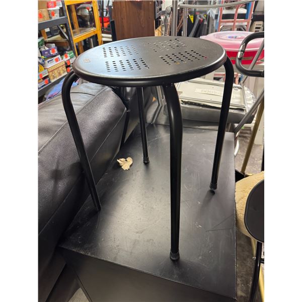 Stool or plant stand