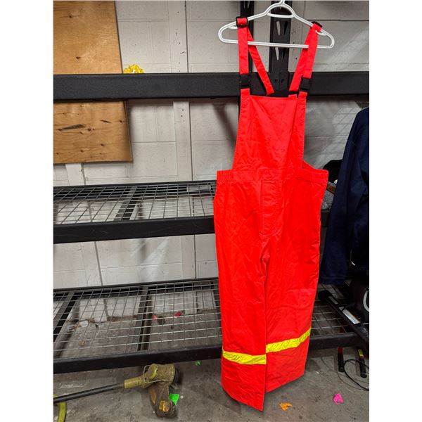 Hi Vince pants size large