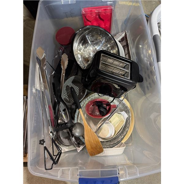 Assorted kitchen ware