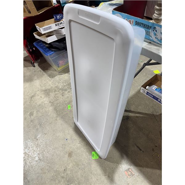 Sterilite storage container