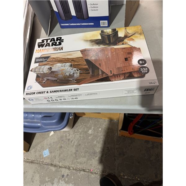 Star Wars the Mandalorian razor crest & sand crawler set