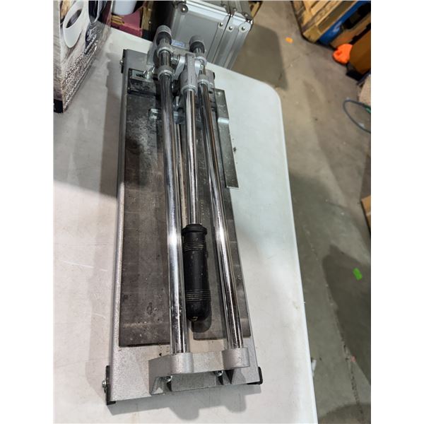 Tile cutter