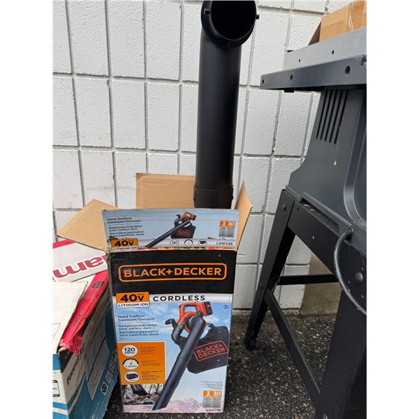 Black & Decker 40 V cordless vacuum sweeper