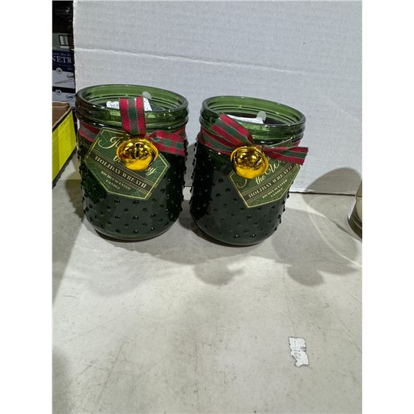 Holiday wreath candles