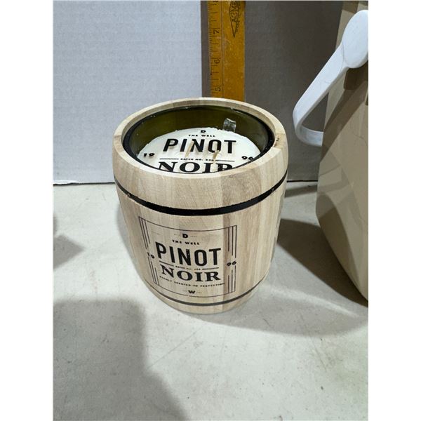 Pinot noir candle