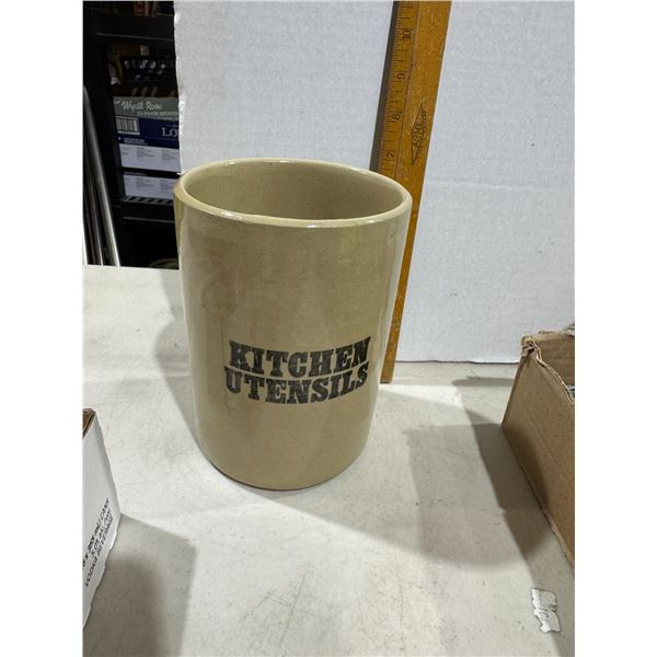 Pearson Chesterfield utensil holder