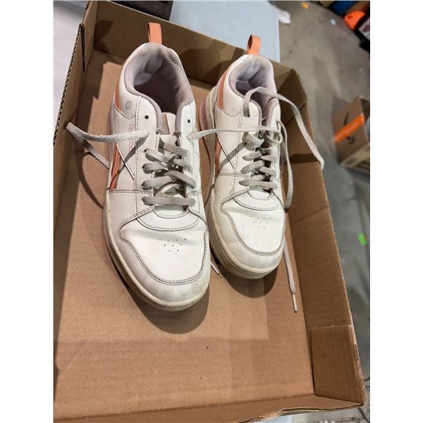 Reebok shoes size 5