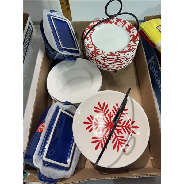 Small lidded dishes, and plates with stands