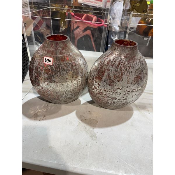 2 vases