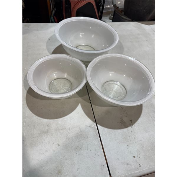 Pyrex nesting bowls