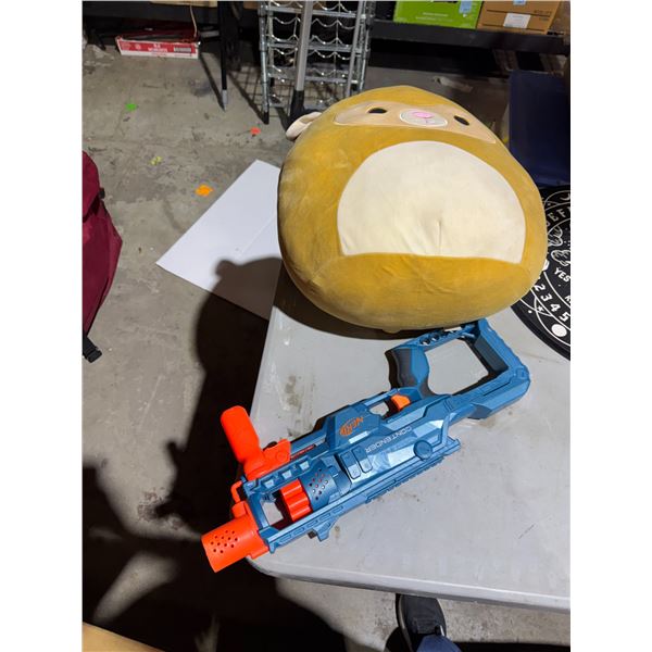Squish, mellow and Nerf gun