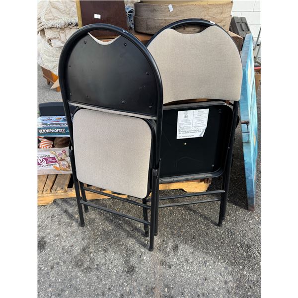 2 folding chairs