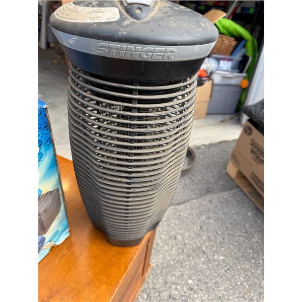 Stinger insect electrocuter