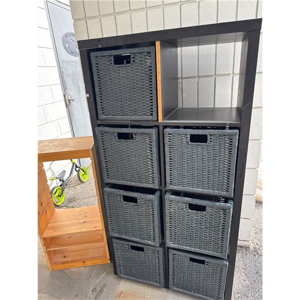 Shelf unit with baskets