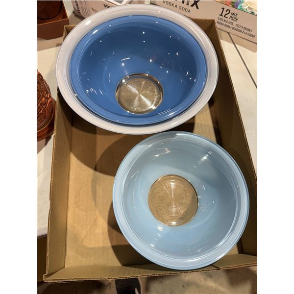 Pyrex nesting bowls