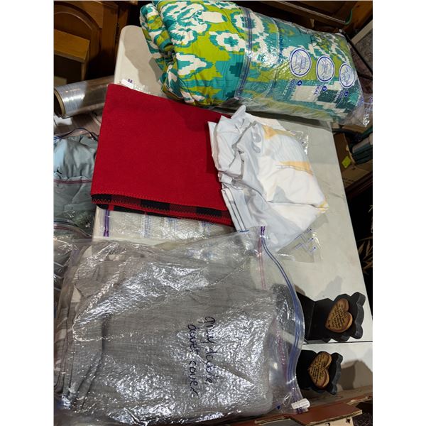 Blankets Duvet covers , etc.