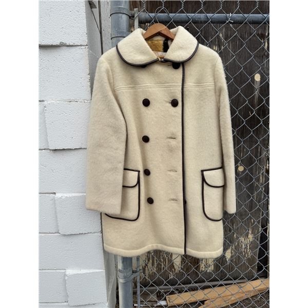 Hudson Bay 100% WOOL coat made in Canada check out the inside second picturem