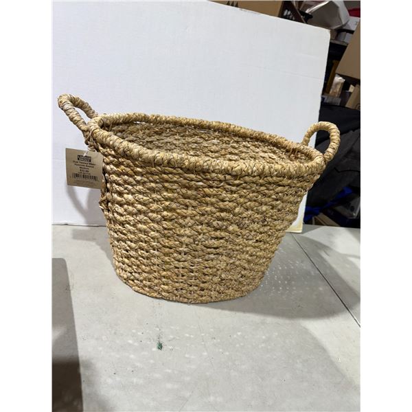 NWT oval twisted water HYACINTH basket, medium