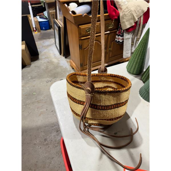 Weived basket purse