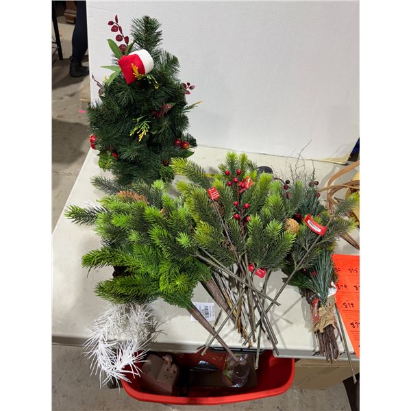 Crafting greens and decor table 3