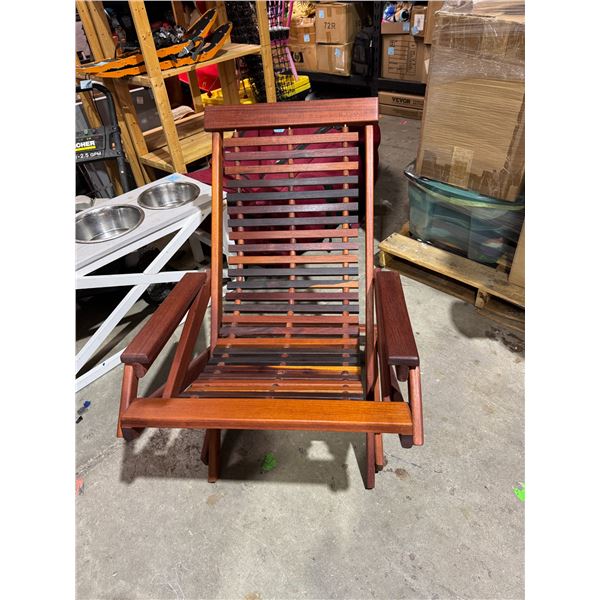 Folding deck chair