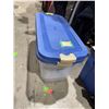 Image 2 : 2 Rubbermaid rough neck 89.8 L storage containers