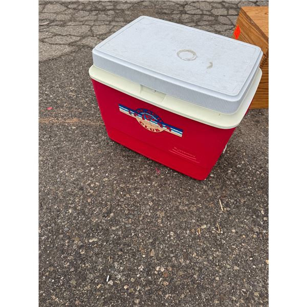Rubbermaid cooler
