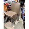 Image 2 : 4 stacking chairs