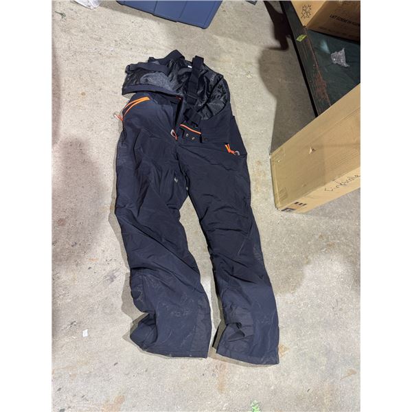 Performance ski pants size large
