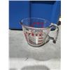 Image 1 : Pyrex measuring cup