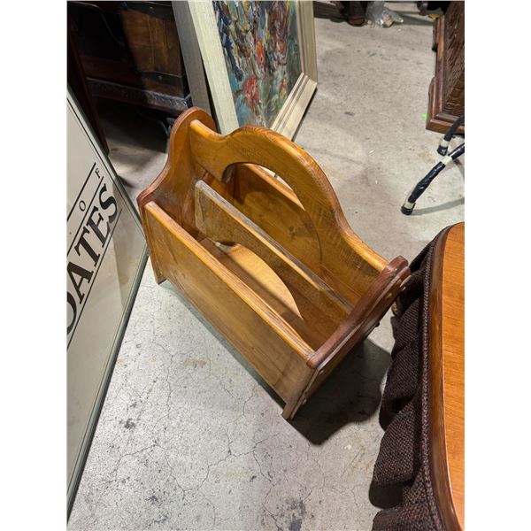 Wood magazine or towel stand