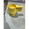 Image 1 : Vintage Tupperware measuring cups