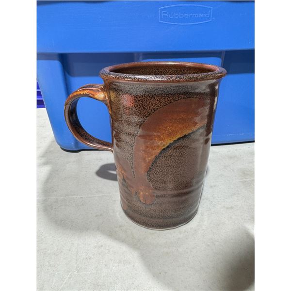 Signed pottery piece  ROBSON