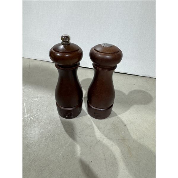 Salt and pepper Mills