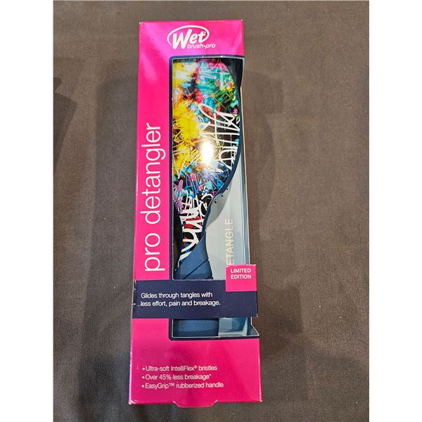 Wet brush detangle pro