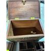 Image 4 : Chest with Storage insert measures 19 1/2" x 12" x 11 1/2" tall