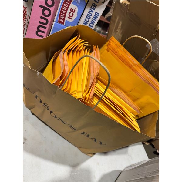 Padded bubble envelope envelopes