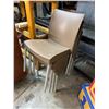 Image 1 : 4 stacking chairs