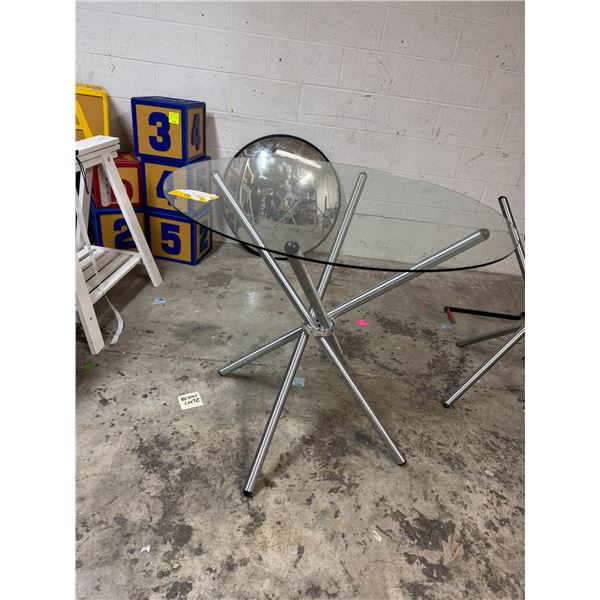 Round table with folding base measures 3 feet