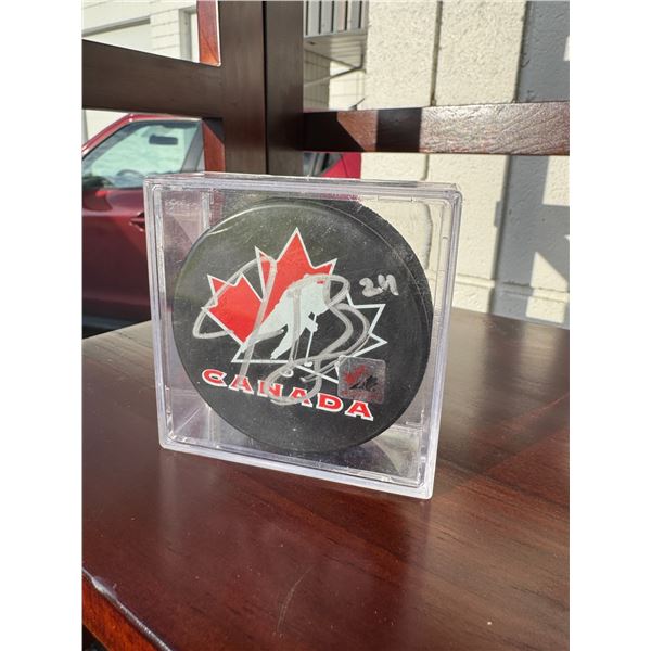 Jamie, Ben signed Puck