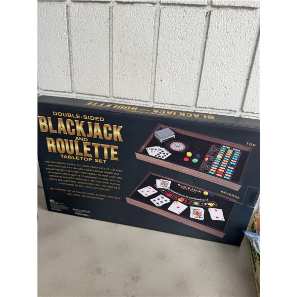 Double-sided blackjack and roulette table top set
