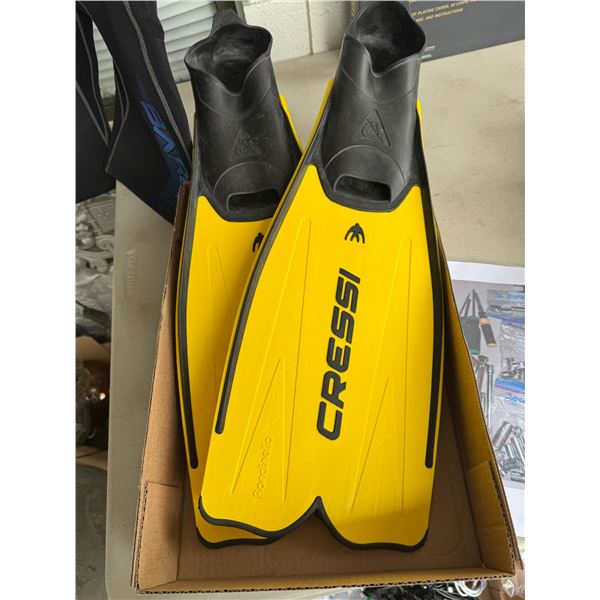 CRESSI adult snorkeling, fins with self adjustable, comfortable full foot pocket made in Italy