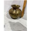Image 2 : Brass pot with copper inlay made an Indian pot
