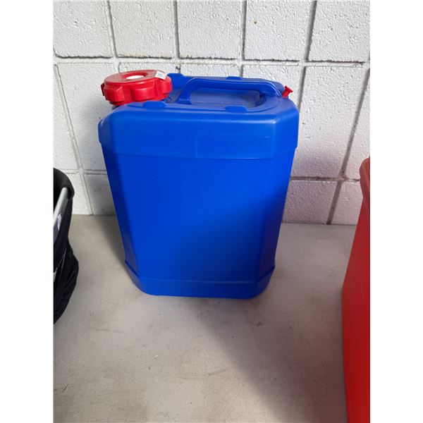 Water container