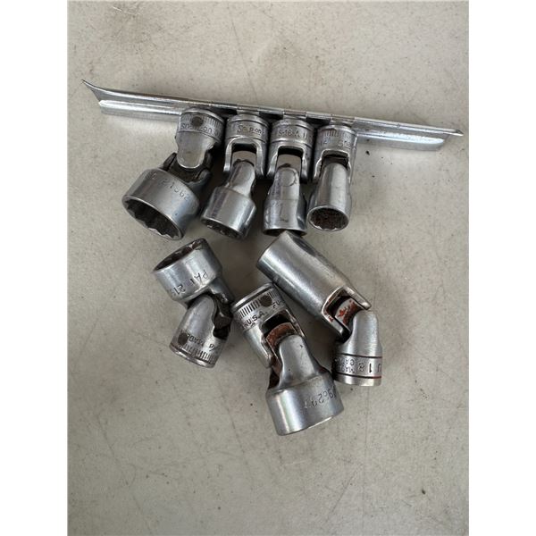 Swivel head snap on sockets